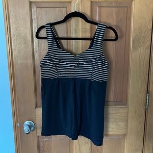 Lululemon top size 10, no built in bra